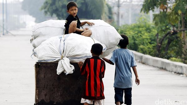 Kehidupan Anak Pemulung di Jakarta