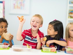 Menyikapi si Kecil yang Doyan Ngemil