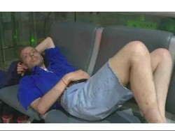 Pria Belanda Rela Tunggu 10 Hari di Bandara China Demi Kekasih dari Internet