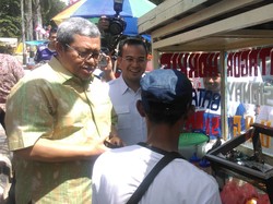 Berkunjung ke Pangkalpinang, Gubernur Aher Temui Bobotoh dan Pedagang Cimol