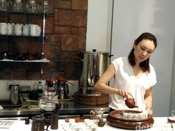 Cara Menyeduh & Minum Teh yang Baik & Benar Ala Tea House Singapura