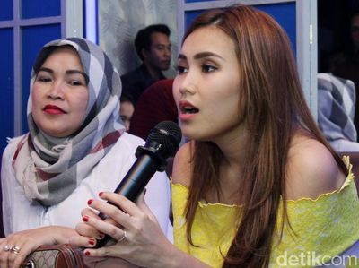 Ikut Karaokean Sama Ayu Ting Ting, Yuk!