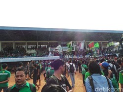 Ribuan Bonek Mulai Tinggalkan Jakarta