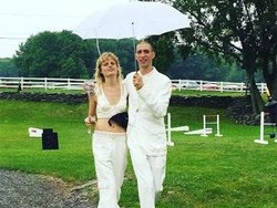 Menikah, Model Hanne Gaby Odielle Hanya Pakai Bralet dan Celana Panjang