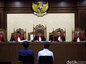Asisten Eks Presdir Agung Podomoro Land Dihukum 2,5 Tahun Penjara Asisten Eks Presdir Agung Podomoro Land Dihukum 2,5 Tahun Penjara