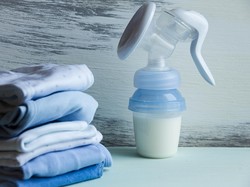 Hai Ibu, Jangan Sampai Lupa Menyusui karena Merasa Sudah Memerah ASI