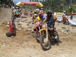 Viar Boyong Lima Tropi di Hard Adventure Endurocross Throttle Warriors