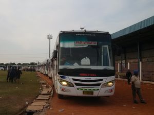 1.119 Bonek Dipulangkan ke Surabaya dengan 15 Bus