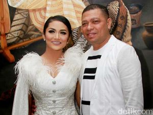 Raul Lemos Ultah, Ciuman Krisdayanti Jadi Sorotan Netizen Raul Lemos Ultah, Ciuman Krisdayanti Jadi Sorotan Netizen