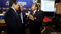 Direncanakan dimulai pada pukul 8.30 WIB, acara baru dimulai pada pukul 9.56 WIB.