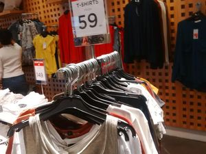 Mango Diskon Hingga 50%, Atasan Mulai dari Rp 59 Ribu