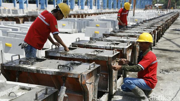 Melihat Produksi Beton Waskita