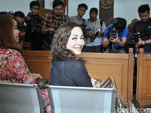 Dewi Rezer Ikhlas Hak Asuh Anak Jatuh ke Marcelino Lefrandt Dewi Rezer Ikhlas Hak Asuh Anak Jatuh ke Marcelino Lefrandt
