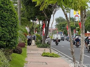 Beda dengan Jakarta, Trotoar Surabaya Cantik dan Nyaman Bagi Pejalan Kaki Beda dengan Jakarta, Trotoar Surabaya Cantik dan Nyaman Bagi Pejalan Kaki