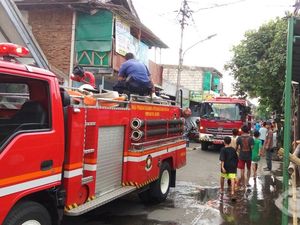 Perumahan di Palmerah Terbakar, 20 Unit Mobil Pemadam Meluncur