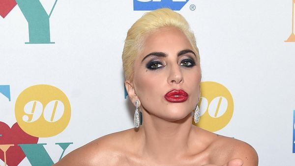 Lady Gaga Tampil Elegan