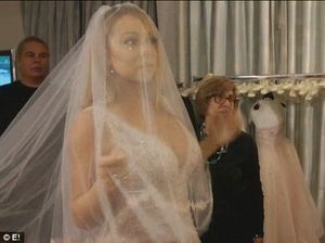 Pertunangan Batal, Mariah Carey Masih Pakai Cincin dari Sang Mantan