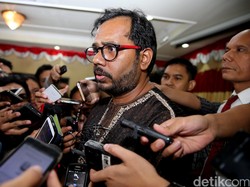 Haris Azhar Marah Dengar Isu Pemberian Gelar Jokowi Putera Reformasi