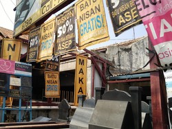 Ada Toko di Bandung Gratiskan Nisan Bagi yang Masih Hidup, Berani Pesan?