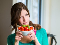 Pentingnya Makan Buah dan Sayur untuk Melindungi Kulit dari Sinar Matahari