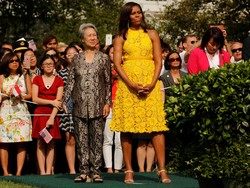 Sepatu Toms Kolaborasi dengan Desainer Favorit Michelle Obama