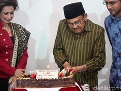 Ultah ke-80, B.J. Habibie Dapat Kejutan di Nobar 3 Srikandi