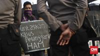 Masih banyak kalangan yang menuntut pengungkapan kasus pelanggaran HAM masa lalu