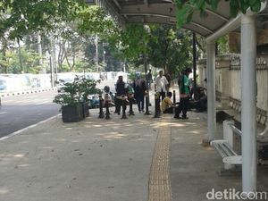 Melihat Nyamannya Trotoar di Jl Diponegoro dan Jl Gunung Sahari Melihat Nyamannya Trotoar di Jl Diponegoro dan Jl Gunung Sahari
