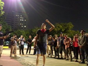 Aktivis Gelar Aksi Solidaritas #Melawangelap Dukung Haris Azhar