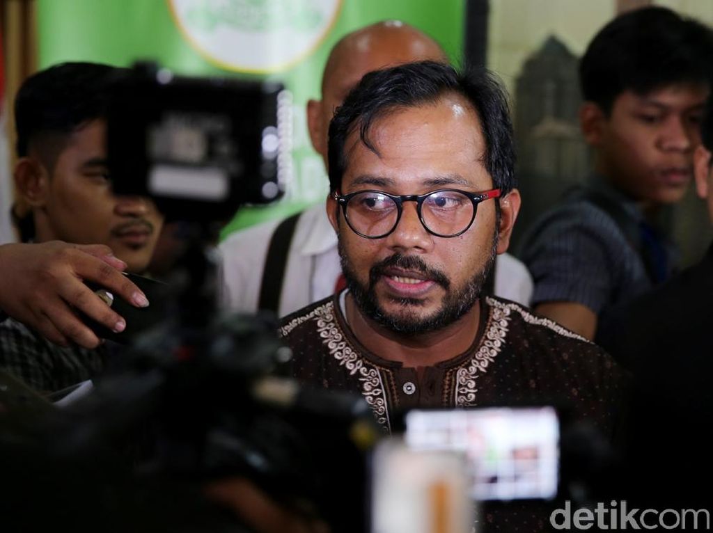 Beda Tafsir Sikap Haris Azhar Beda Tafsir Sikap Haris Azhar