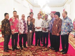 Ajak Makan Siang, Jokowi Minta Relawan Tetap Kawal Pemerintah