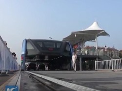 China Mulai Test Drive Bus Ngangkang