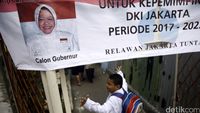 Spanduk Dukungan untuk Risma Maju Pilkada DKI