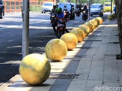 Bola Dunia, Percantik Trotoar dan Beri Rasa Aman Pejalan Kaki di Surabaya