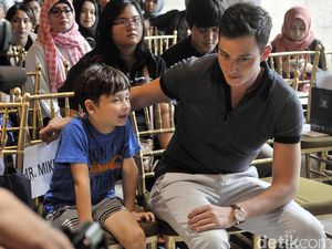 Mike Lewis dan Putra Semata Wayangnya