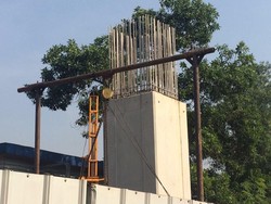 Kemenhub Minta Stasiun LRT Adhi Karya di Tengah Sawah Dipindah