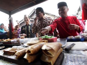 Oesman Sapta Blusukan ke Pasar Tradisional Sambas