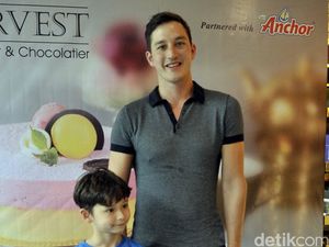 Mike Lewis dan Putra Kompak Soal Gemar Makan