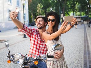 Arti Foto yang Kamu Pajang Saat Traveling