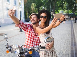 Arti Foto yang Kamu Pajang Saat Traveling