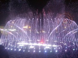 Malam Minggu Romantis di Jateng Fair, Dihibur Air Mancur Menari