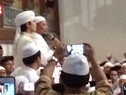 Saat Putra Sulung Arifin Ilham Menikah di Usia Belia karena Mampu