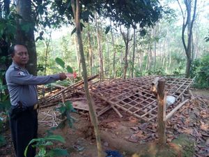 Warga Robohkan Padepokan Milik Muhjib Si Penjual Tiket Surga Rp 2 Juta