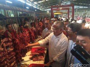 Blusukan ke Pasar Modern BSD, Mendag Cek Harga Pangan