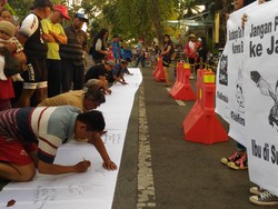Di Car Free Day, Warga Surabaya Teken Petisi Tolak Risma ke Jakarta