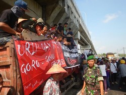 Warga Demo ExxonMobil, Blokir Fly Over