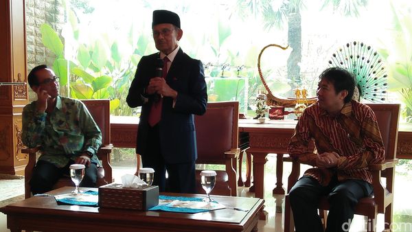 Peserta Siswa Terbaik AHM Dimotivasi oleh B.J. Habibie