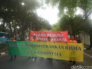 Minta Risma Diberi Mandat Jadi Cagub, Jaklovers Datangi Rumah Mega