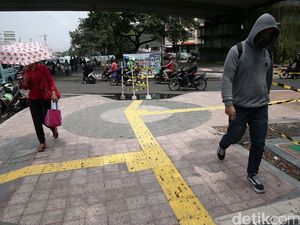 Djarot Larang Pot Bunga Ditaruh di Tengah Trotoar