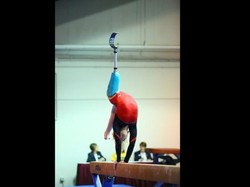 Luar Biasa! Gadis Ini Tetap Lincah Senam Meski Sebelah Kakinya Diamputasi